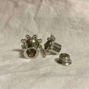 0g screw back tunnels